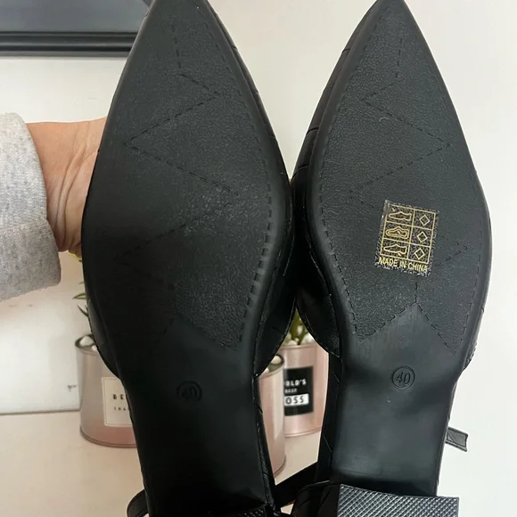 Elegant Black Women's Shoes - Picture 3 of 4